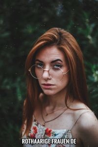 cabelo ruivo e olhos azuis