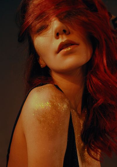 Rote lange Haare | AUFREGENDE Frau gesucht?